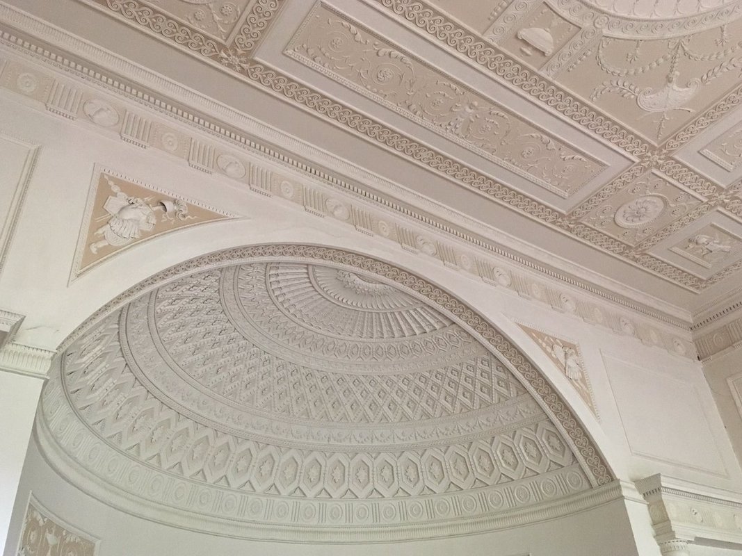 Detailing on wall, ceiling and alcove