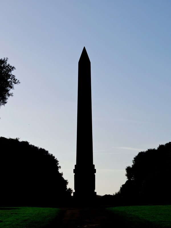 silhouette obelisk